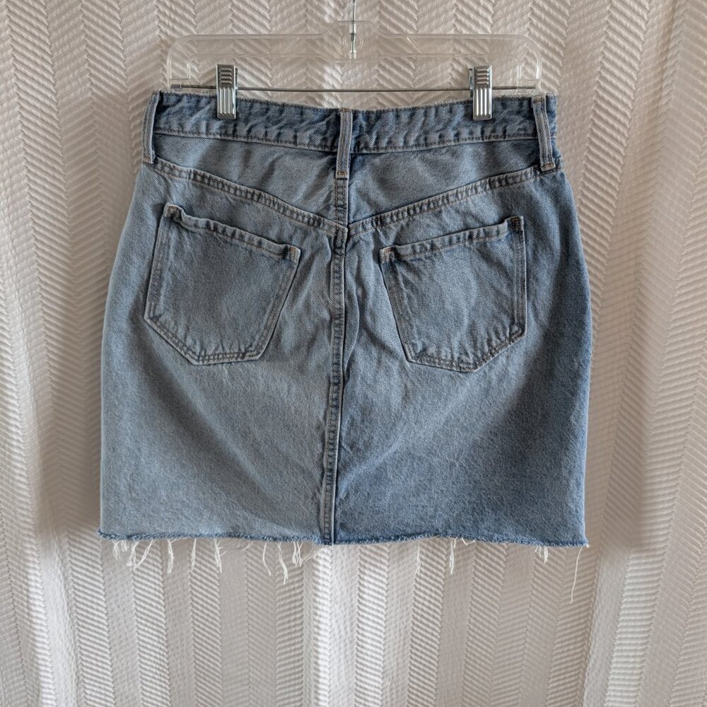 Old Navy Two-Tone Blue Jean Mini Skirt Frayed Hem Size 10 Denim Streetwear - Picture 5 of 7
